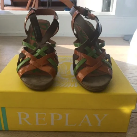 Beautiful Chic Heels - Picture 3 of 4